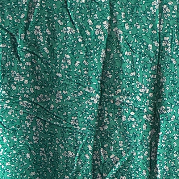 Boho Women's V- Neck Floral Green Lightweight Blouse - Picture 7 of 9